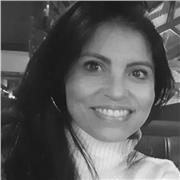 Professora de Português, fluente em inglês e espanhol